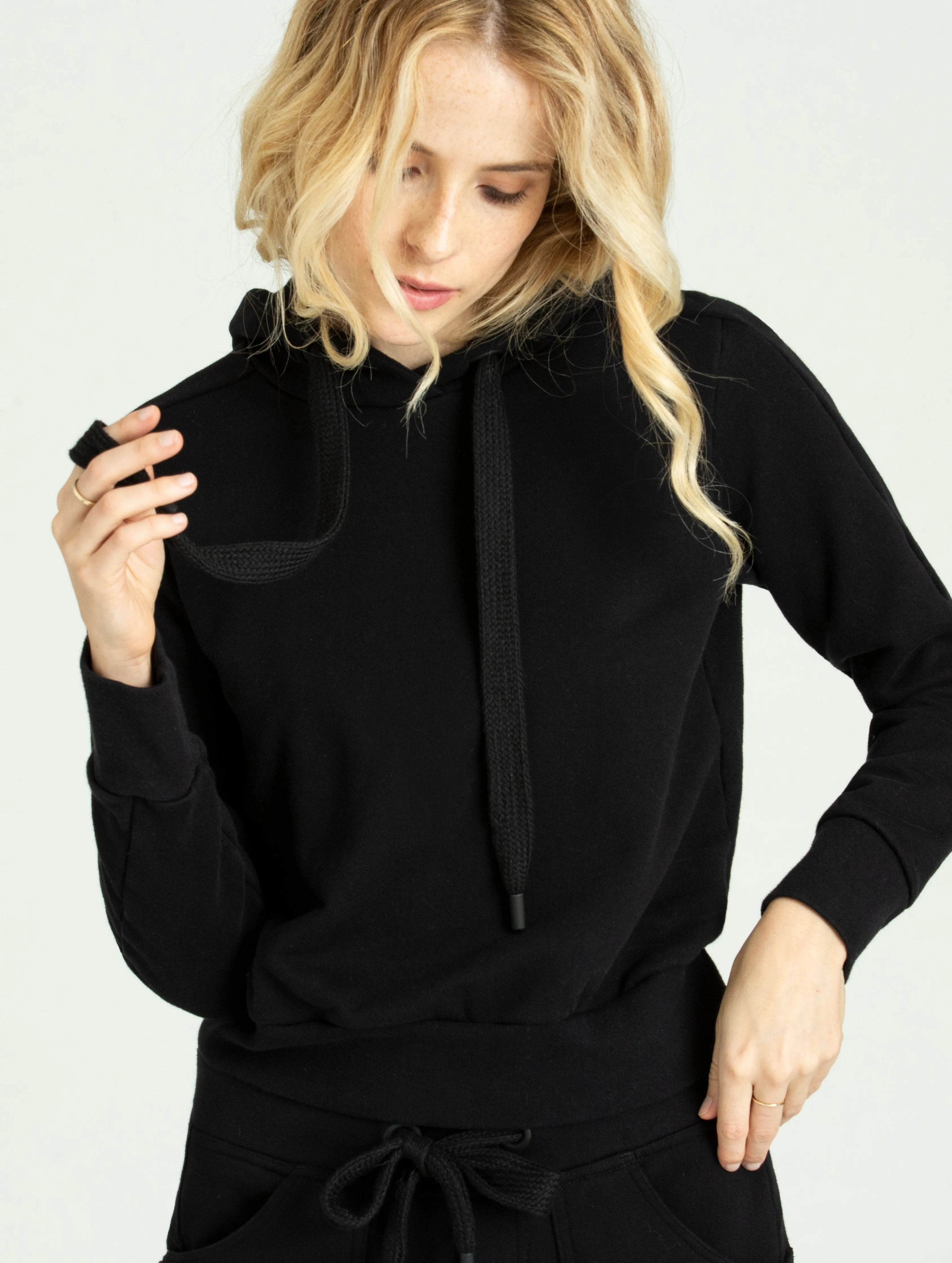 Journey Pullover - Jet Black